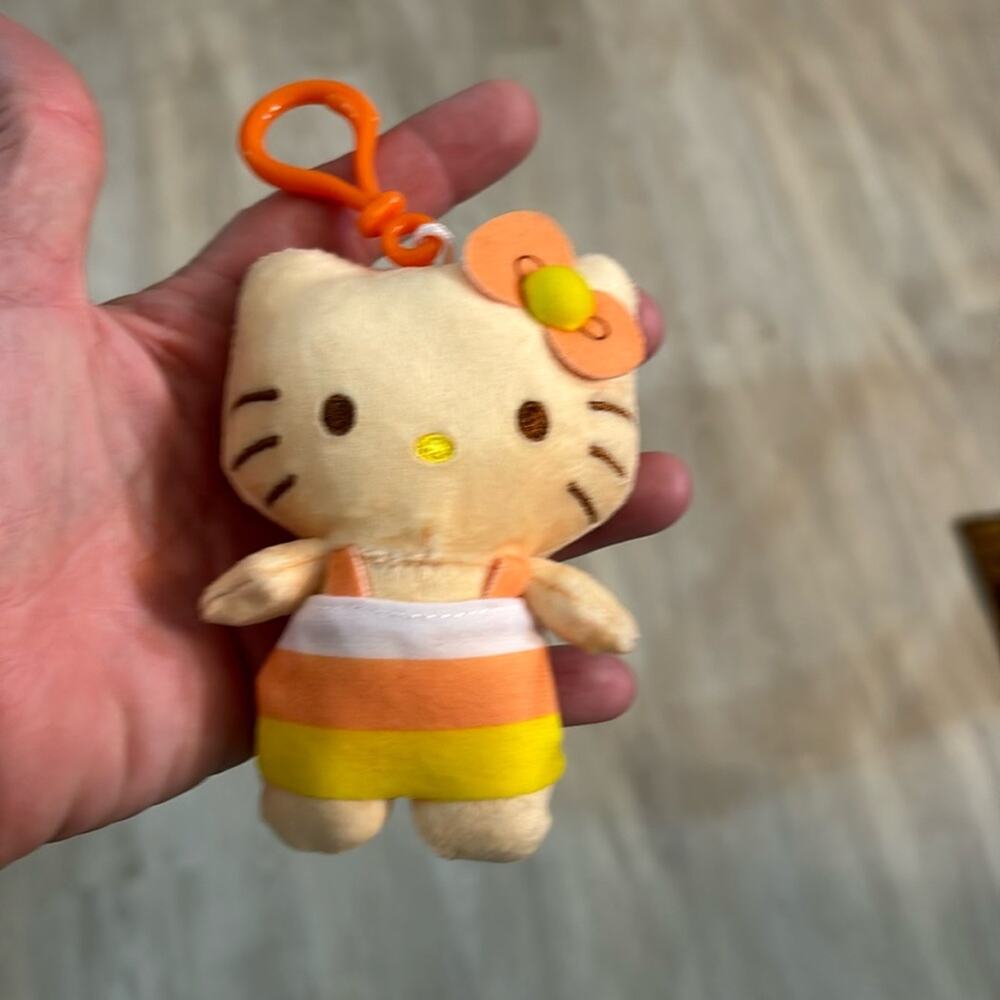 Hello Kitty vac pac clip Halloween candy corn outfit super cute like new